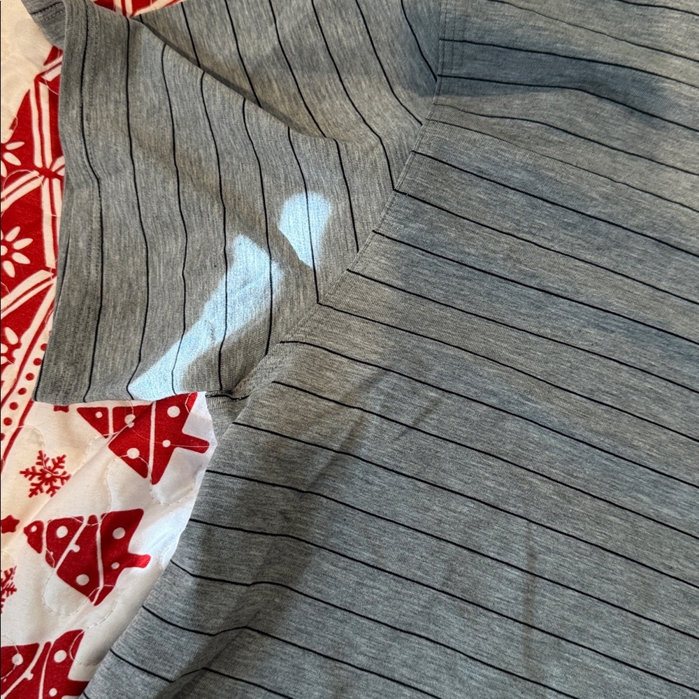 Lululemon Classic Gray Striped Women's Tee - Picture 3 of 5